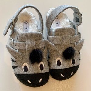 Kids slippers size 29EUR